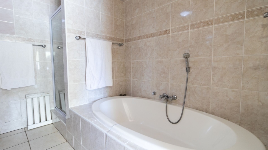 8 Bedroom Property for Sale in Country Club Western Cape